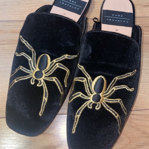 ZARA Trafaluc BLACK VELVET Mules Flats w GOLD SPIDER - Picture 8 of 10